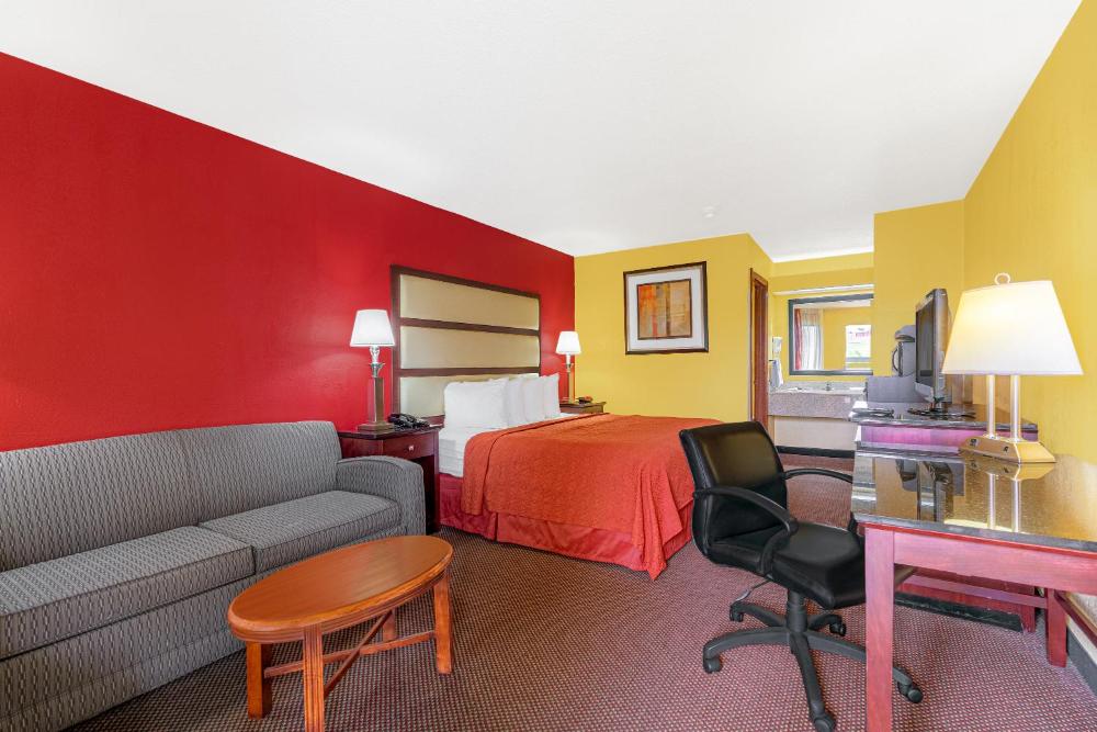 Deluxe King Room - Smoking interior